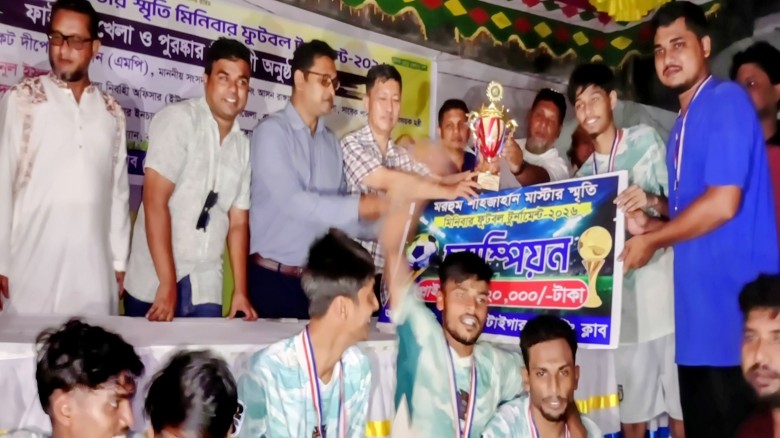 কাপ্তাইয়ে শাহজাহান মাস্টার স্মৃতি মিনিবার ফুটবল টুর্নামেন্টের চ্যাস্পিয়ন সিজি থান্ডার্স